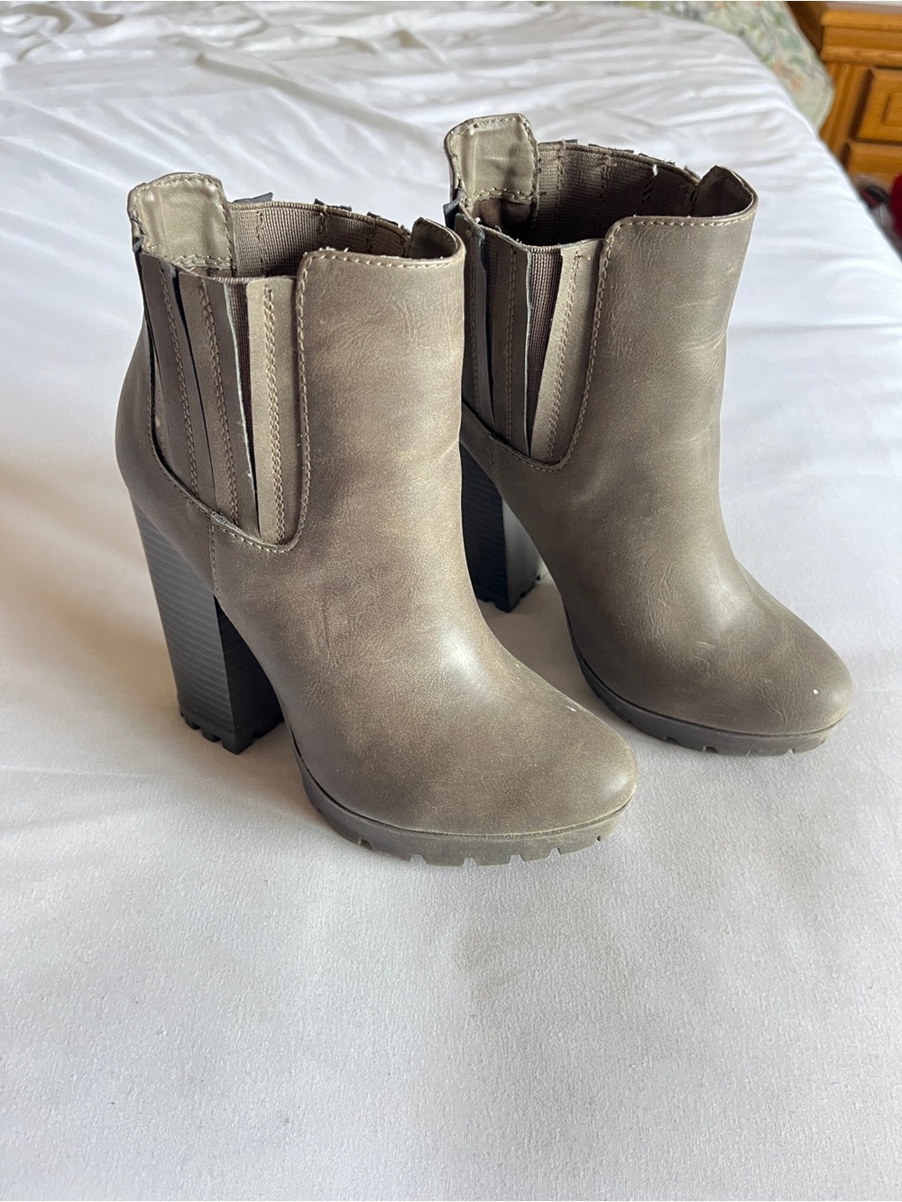 Candie’s Taupe Grey Chunky High Heel Ankle Boots Lug Sole Elastic Goring